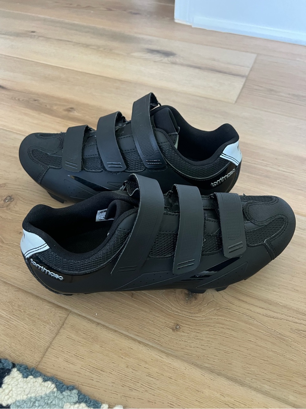 Men's Black Athletic Cycling Shoes with White Heel Accent